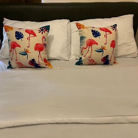 Fairway Terraces Resort Staycation Manille Extérieur photo