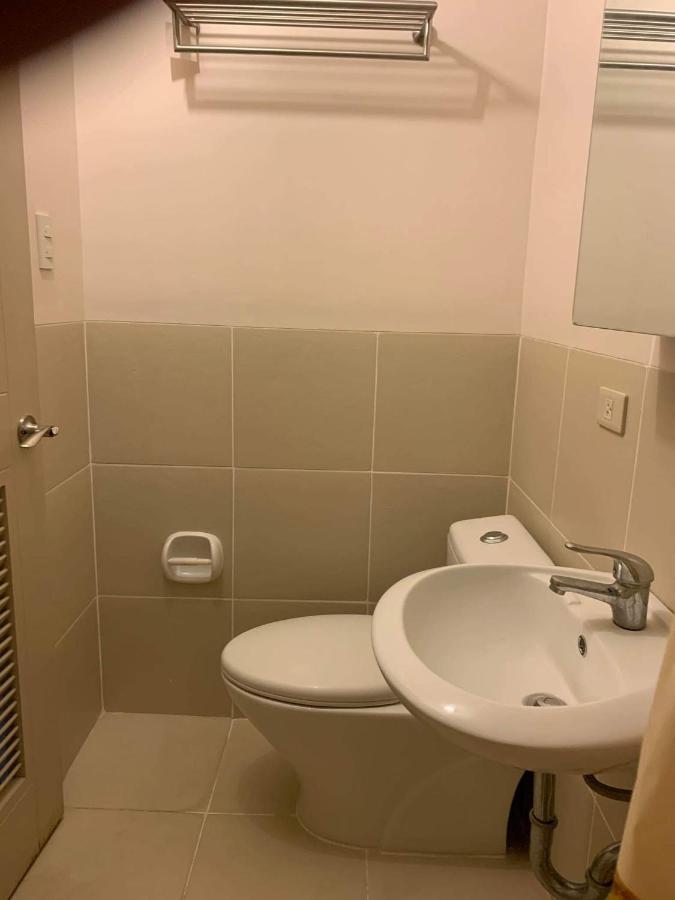 Fairway Terraces Resort Staycation Manille Extérieur photo