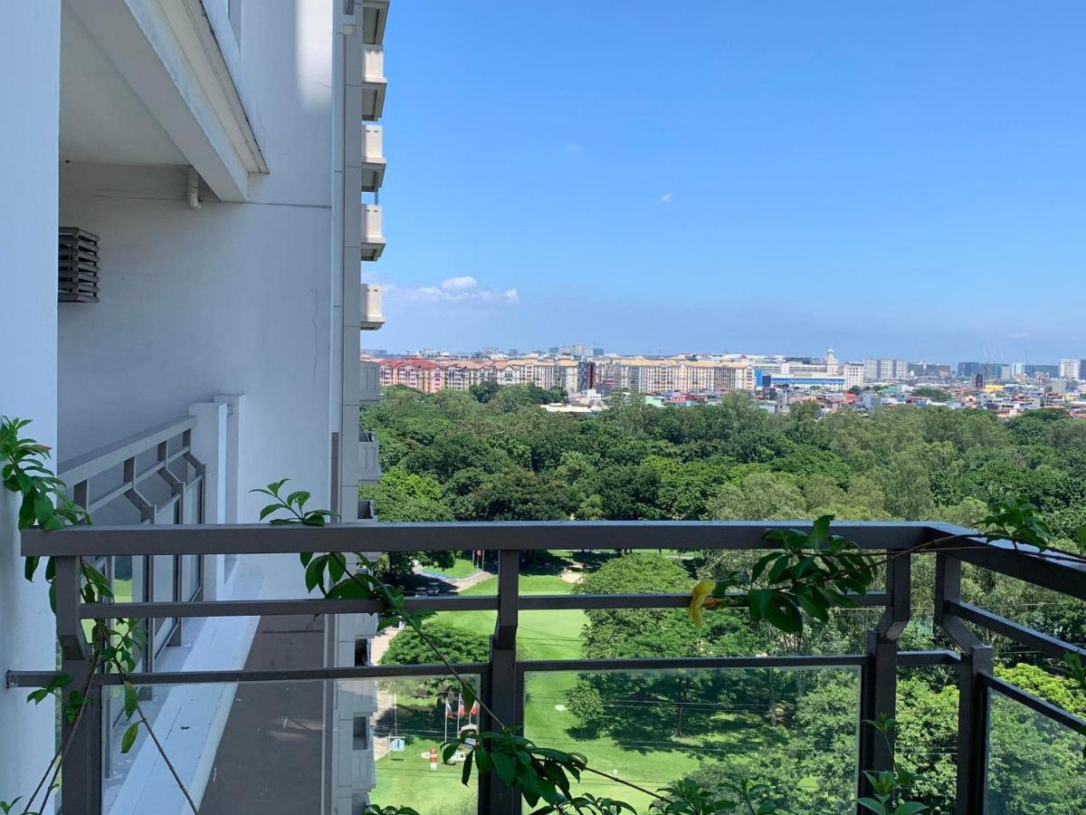 Fairway Terraces Resort Staycation Manille Extérieur photo