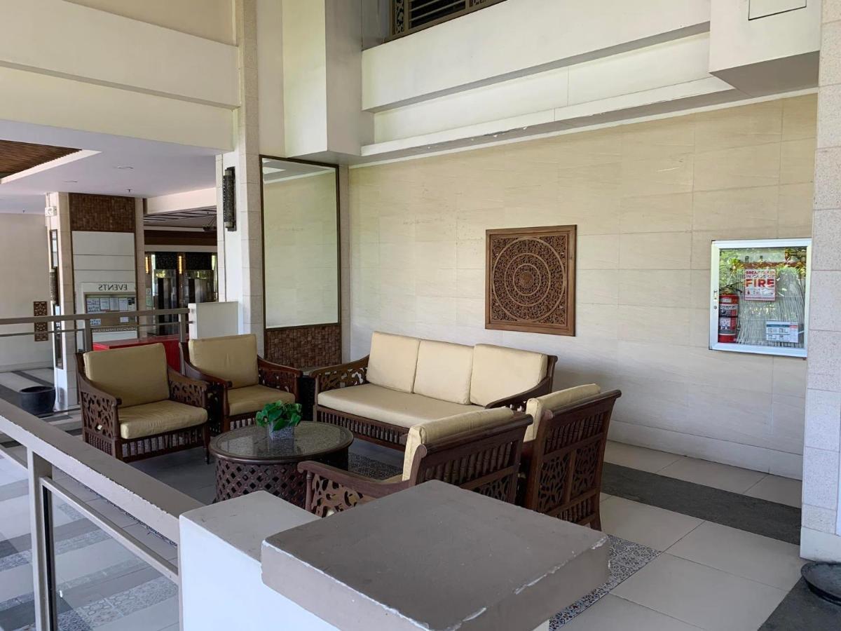 Fairway Terraces Resort Staycation Manille Extérieur photo