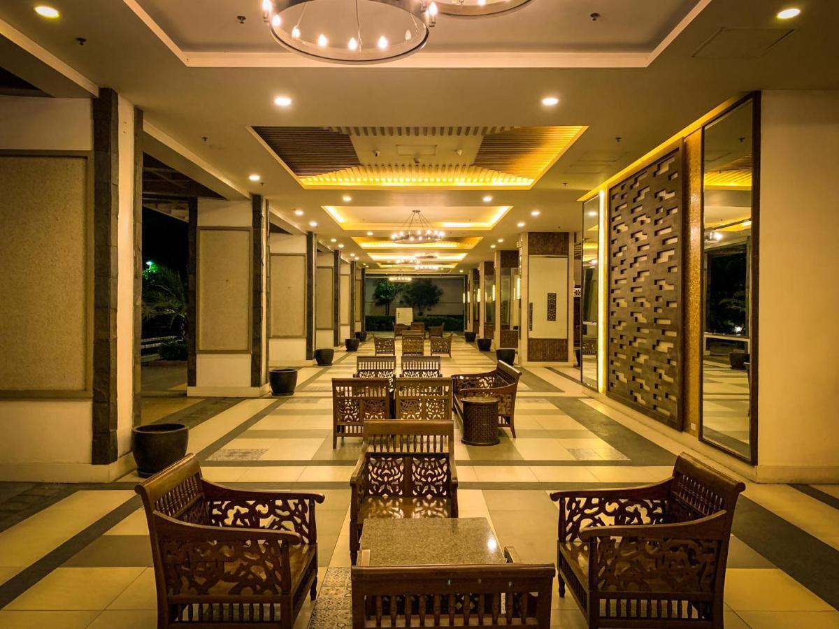 Fairway Terraces Resort Staycation Manille Extérieur photo