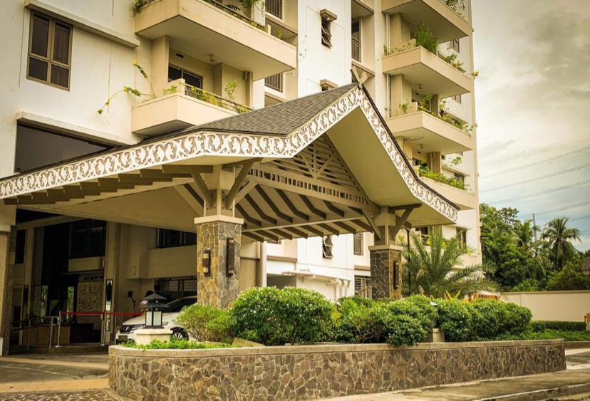Fairway Terraces Resort Staycation Manille Extérieur photo