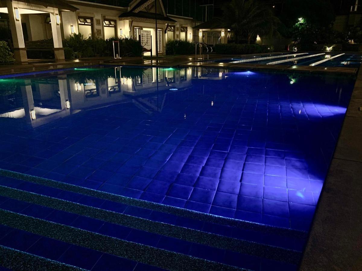 Fairway Terraces Resort Staycation Manille Extérieur photo