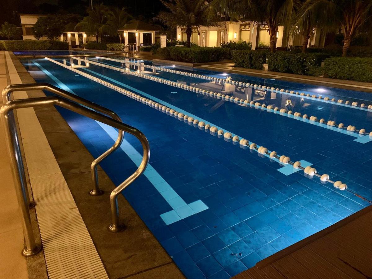 Fairway Terraces Resort Staycation Manille Extérieur photo
