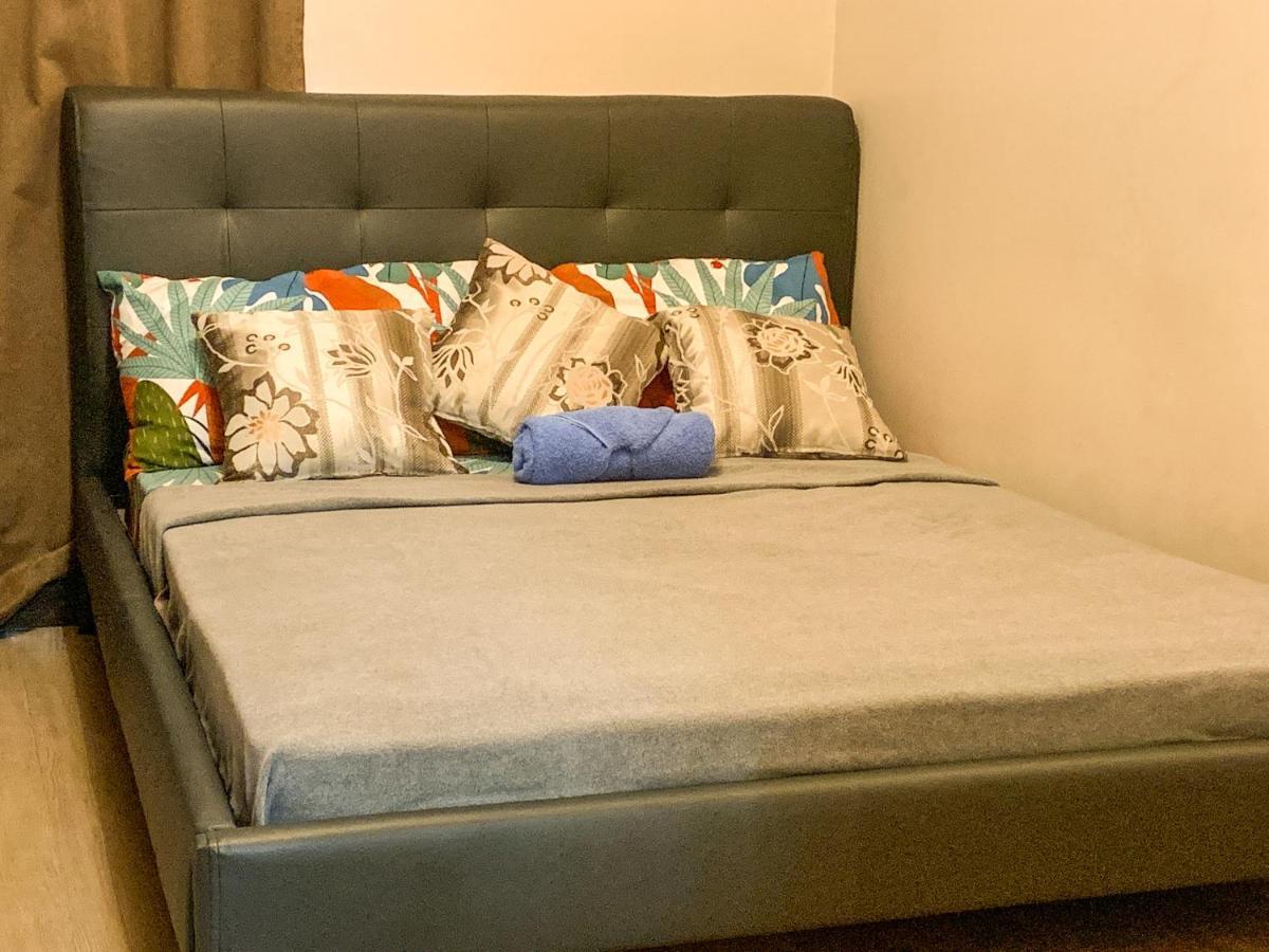 Fairway Terraces Resort Staycation Manille Extérieur photo
