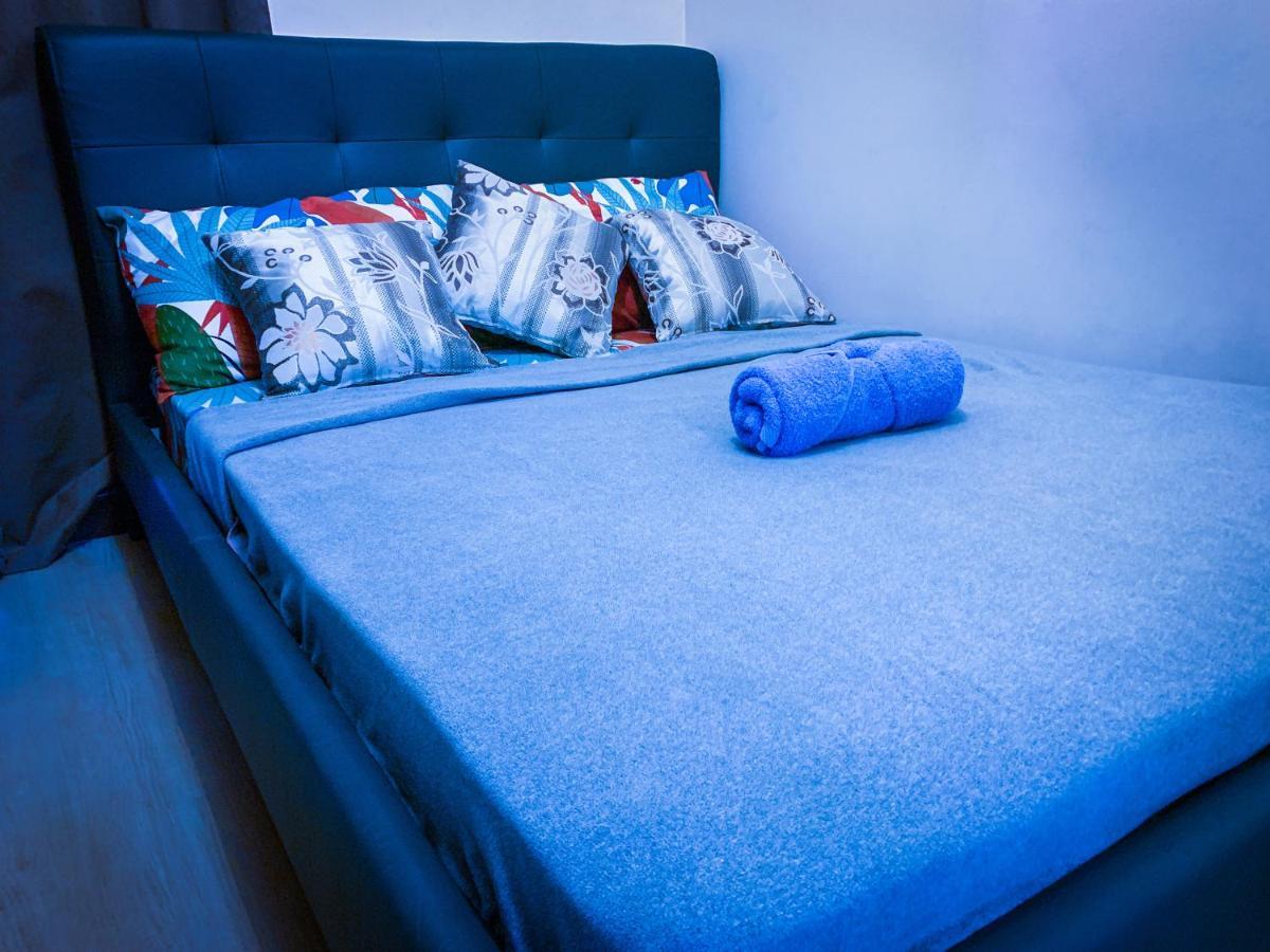 Fairway Terraces Resort Staycation Manille Extérieur photo