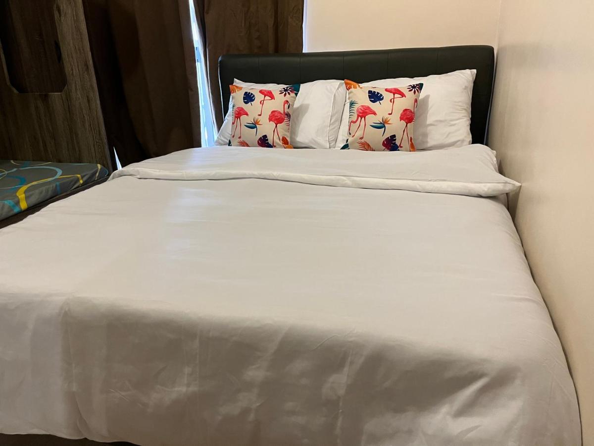 Fairway Terraces Resort Staycation Manille Extérieur photo