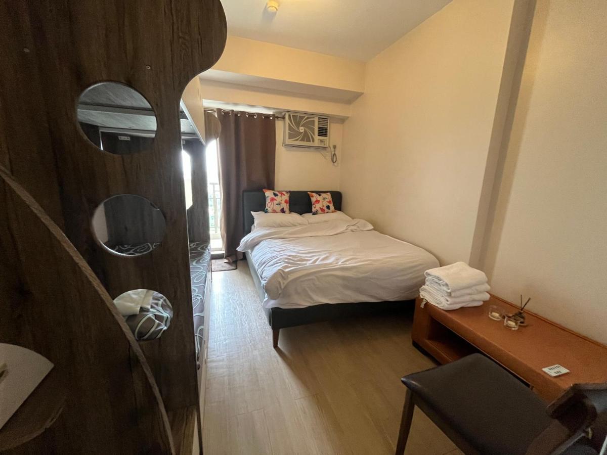 Fairway Terraces Resort Staycation Manille Extérieur photo