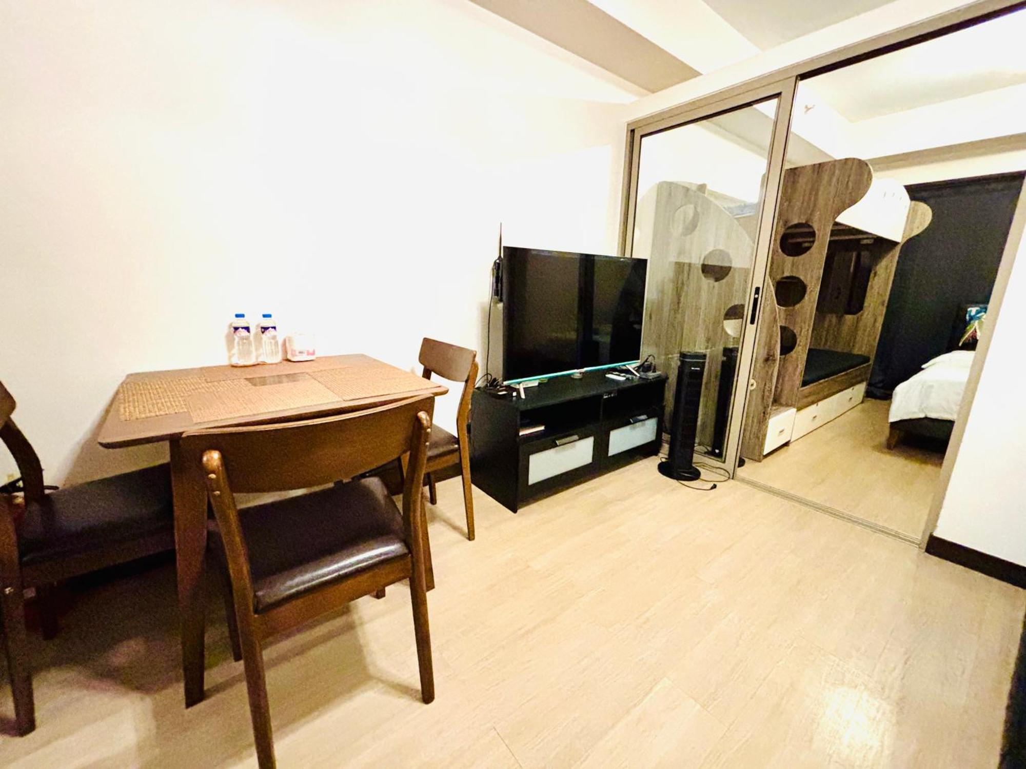 Fairway Terraces Resort Staycation Manille Extérieur photo